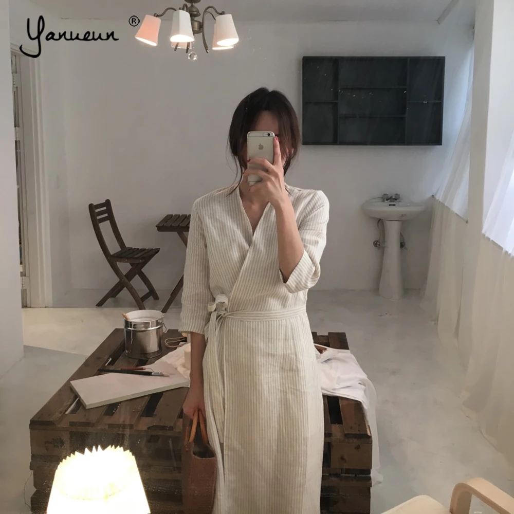 Yanueun 2019 весеннее летнее популярное Полосатое платье средней длины с v образным
