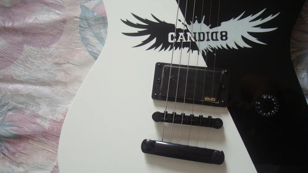 Электрогитара белая и черная деревянная отделка черный pickguard Бесплатная