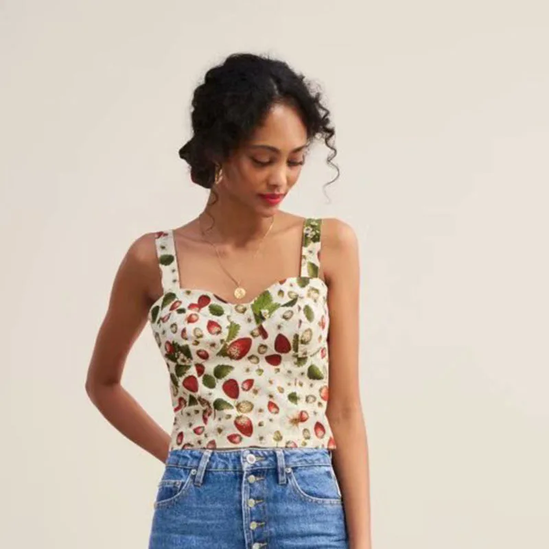 Женская укороченная майка Rqokia белая клубника с принтом эластичные тонкие