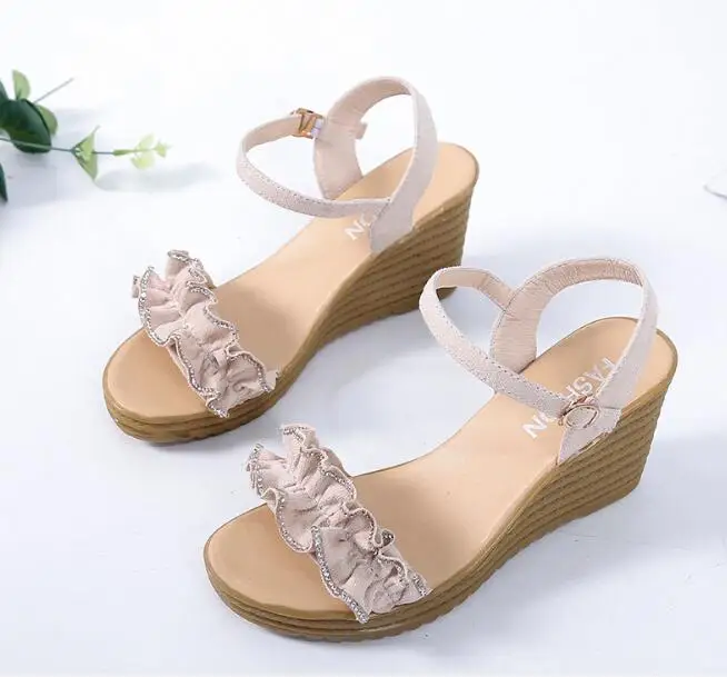 Классические женские босоножки на танкетке с цветочным принтом летние обувь