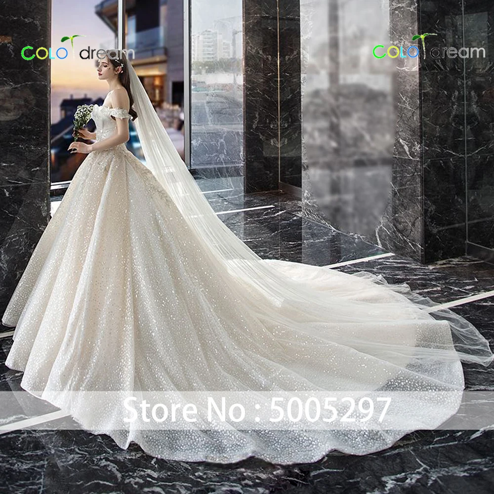 Свадебное платье с длинным шлейфом кружевное вырезом лодочкой 2019|Свадебные