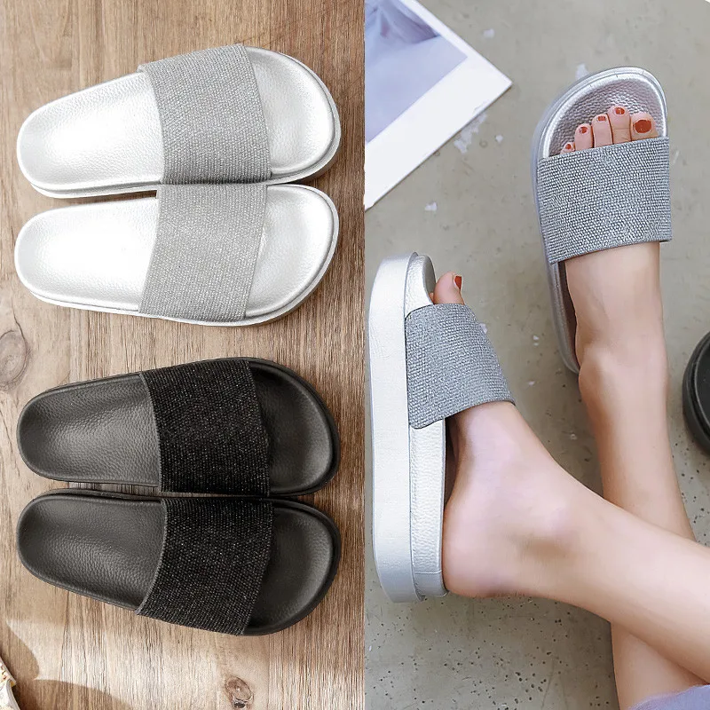 Сандалии шлепанцы на плоской платформе со стразами цвет золотой серебряный