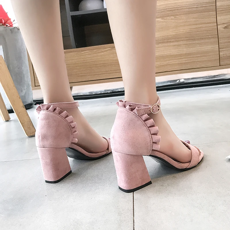 Женская летняя обувь Босоножки на высоком каблуке Милые босоножки с ремешками и