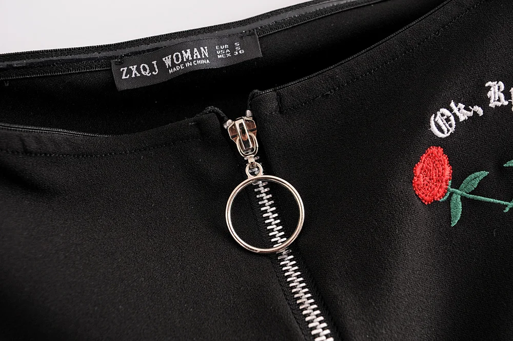 Женские черные короткие топы, Цветочная вышивка танки Slash шеи Camis красная роза Сексуальная Передняя молния Танк SML Прямая
