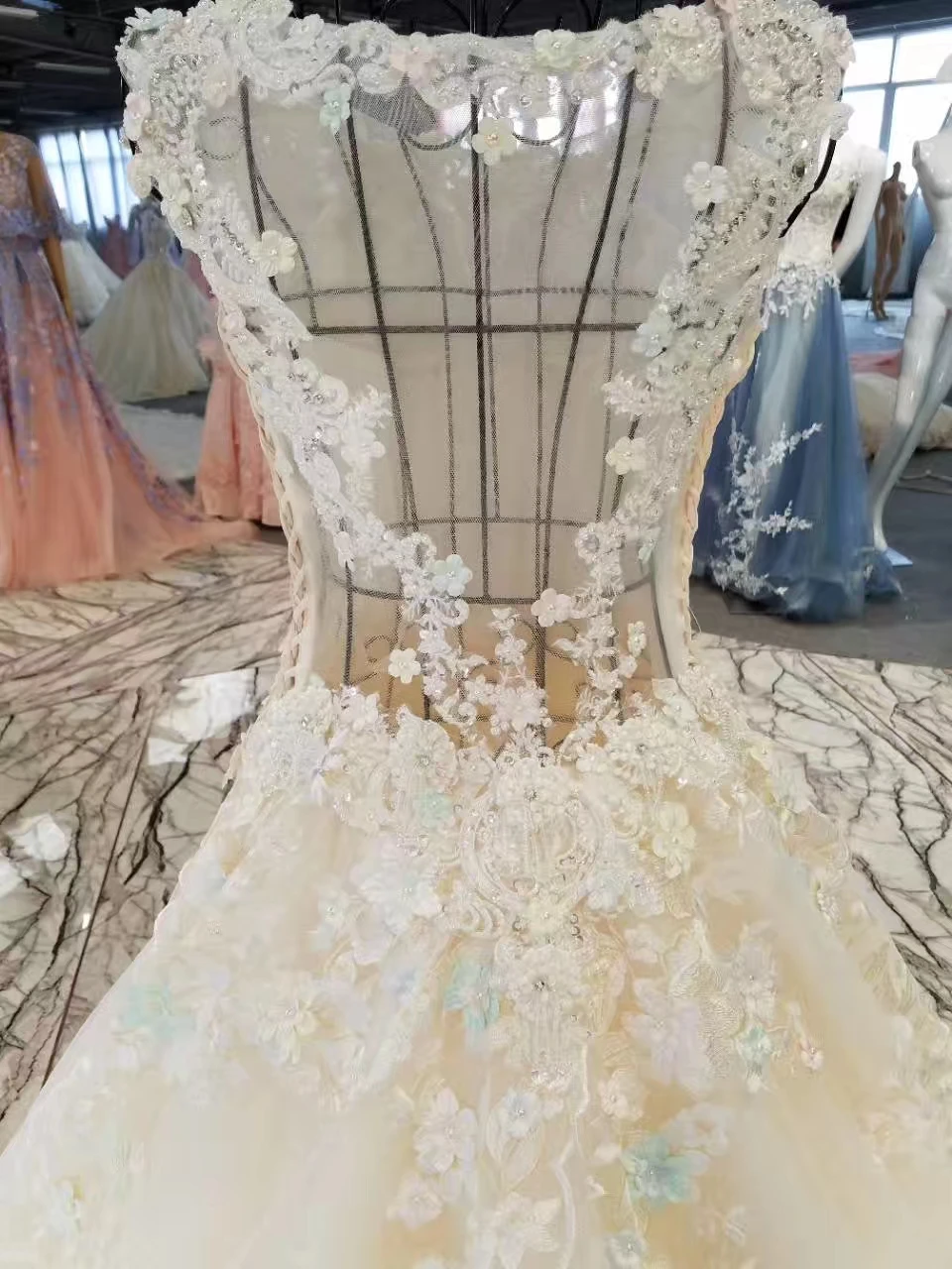 Высококачественное новое модное кружевное бальное платье с кристаллами и