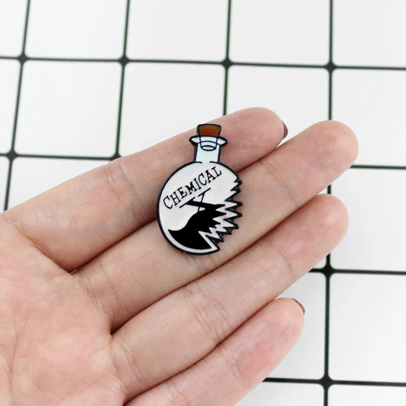 &quotХимическая&quot Бутылка Pin лабораторный эксперимент брошь сломанная