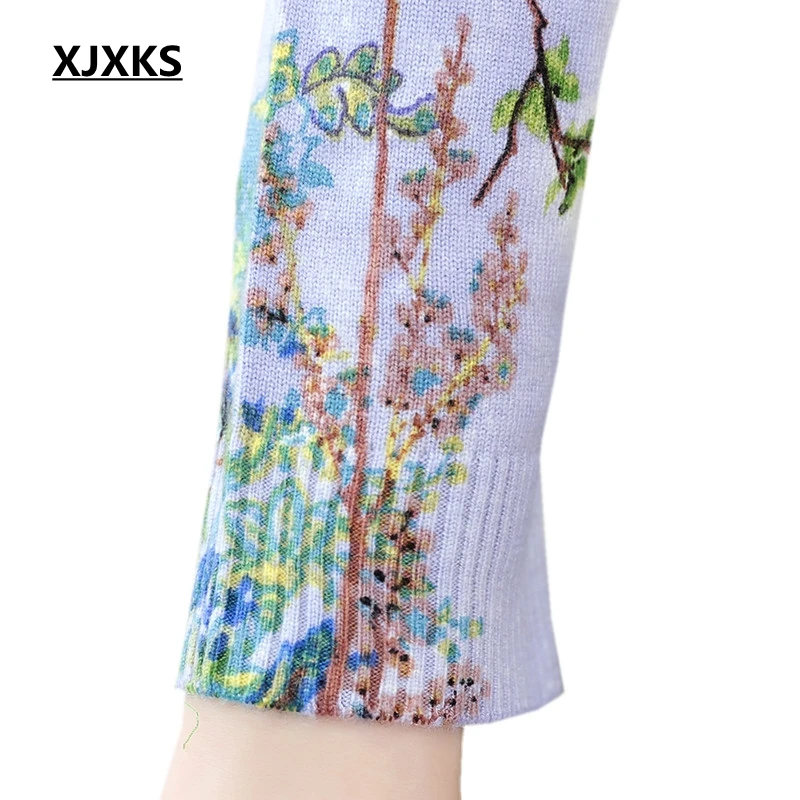 Женский трикотажный свитер с круглым вырезом и длинным рукавом |