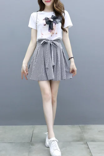 Женский комплект из 2 х предметов футболка с коротким рукавом и мини юбка бантом