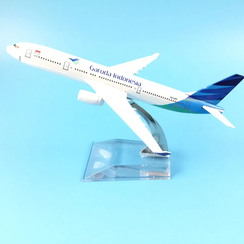 

16CM AIRLINES GARUDA INDONESLA AIRCRAFT MODEL MODEL PLANE SIMULATION 16 ALLOY CHRISTMAS TOYS GIFT KIDS