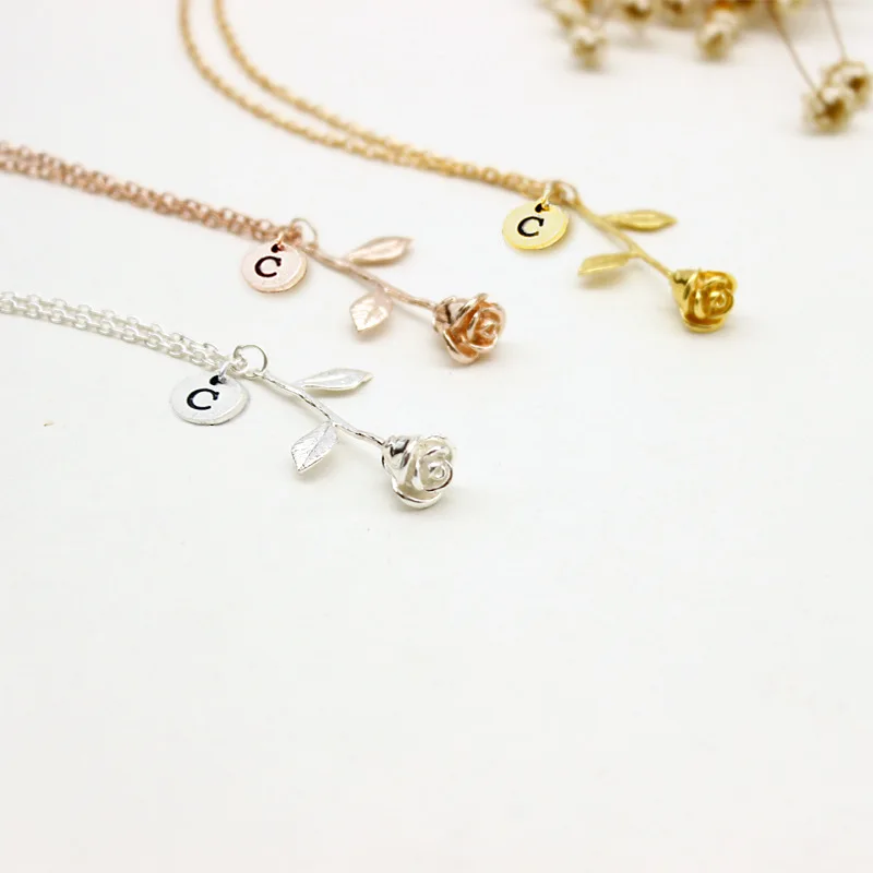 Ожерелье с 26 буквами алфавита персонализированное имя роза гравировка чокер