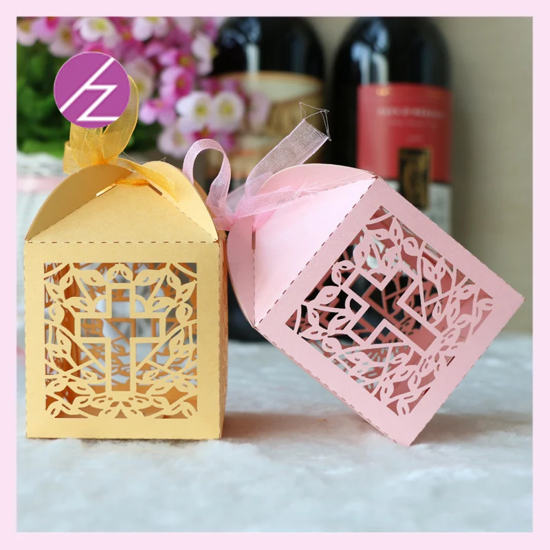 

100Pcs/Lot Free Ribbon Cross Pattern paper Favor Box Laser Cut Carved Candy Gift Box Easter Baptism Pray Decorations