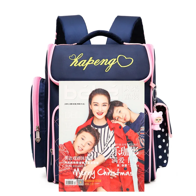 Бесплатная кукла поднимается по лестнице багаж мультяшный бант школьная сумка