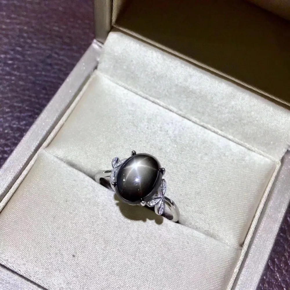

Кольцо женское из серебра 925 пробы с черным сапфиром