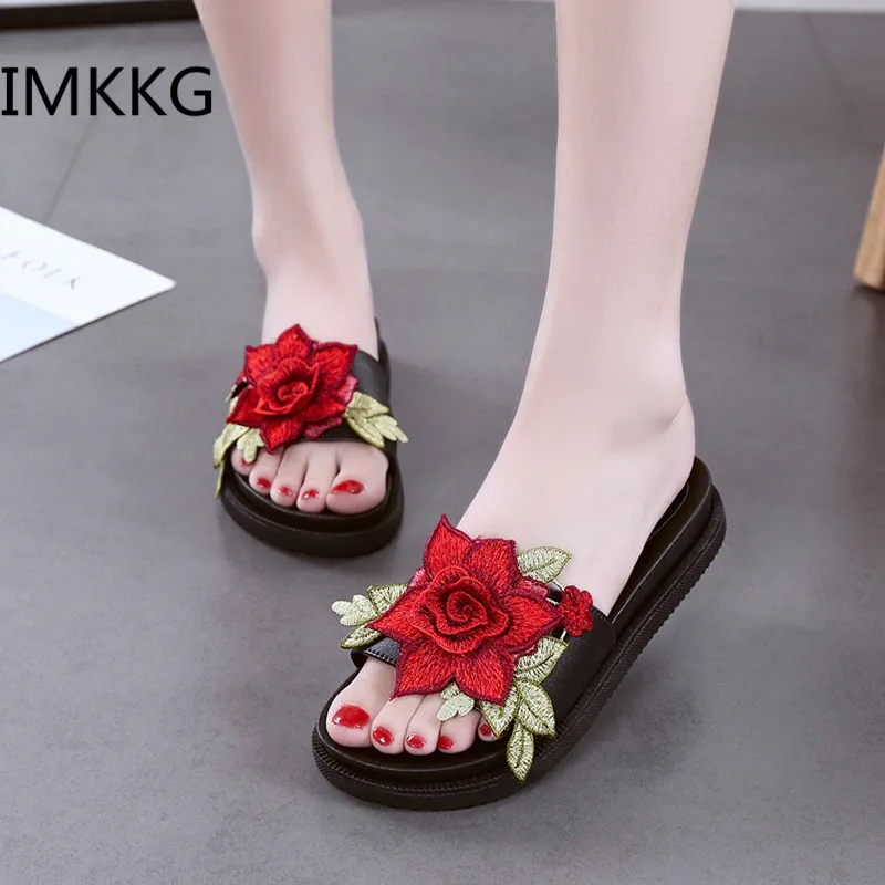 Сандалии женские на танкетке шлепанцы с цветами летняя стильная обувь сланцы m033