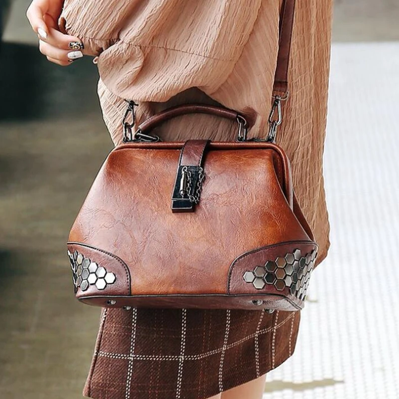 Женская сумка из искусственной кожи женская через плечо с цепочкой и заклепками