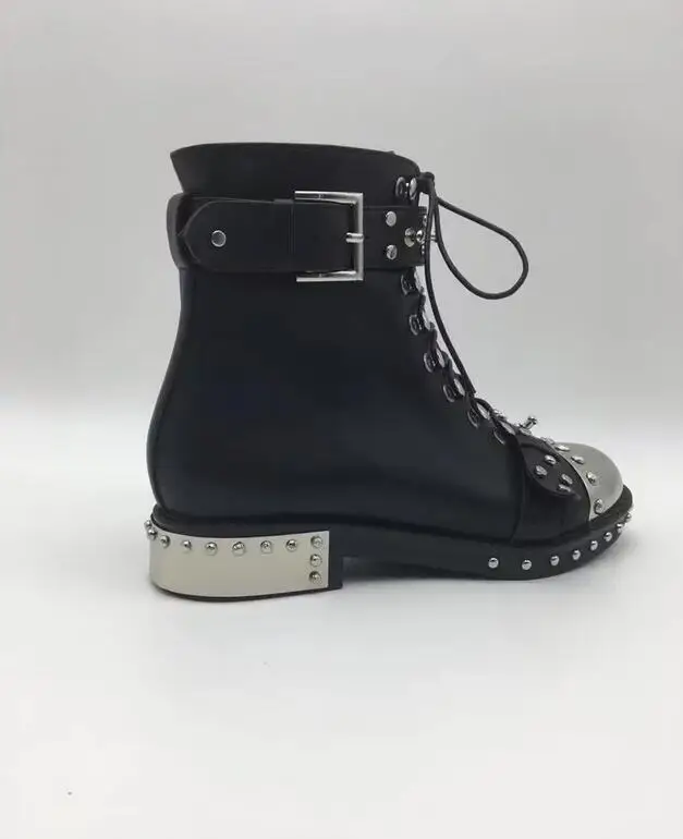 Стиль sowner Мода 2017 г. Заклёпки Женские ботинки из кожи металла круглый носок Laced-до