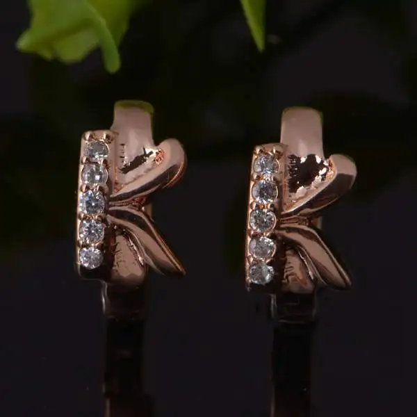 Серьги Huggie с надписью K женские серьги кольца из розового золота|huggie earrings|designer hoop