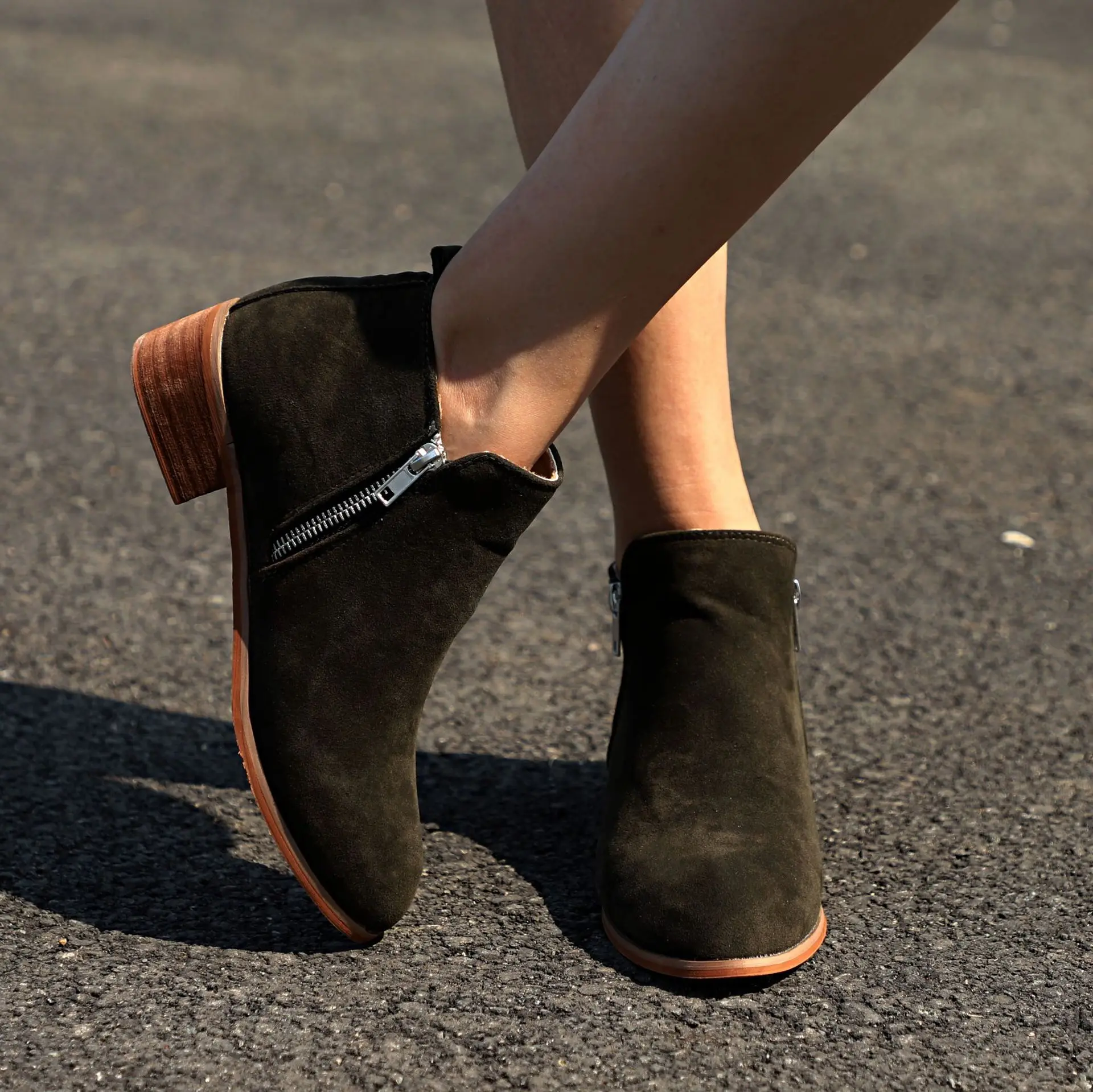 Chaussure/Женская обувь; сезон весна-осень; женская обувь; zapatos mujer Sapato; ботильоны для девочек; ботинки на низком квадратном массивном каблуке; 556