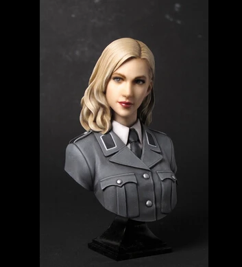 

4000,0 X-104 World War II German uniform officer female officer Chariot