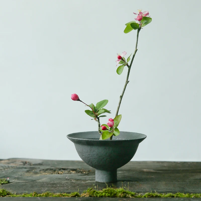 Японская керамическая ваза Ikebana с цветочной композицией грубая керамика