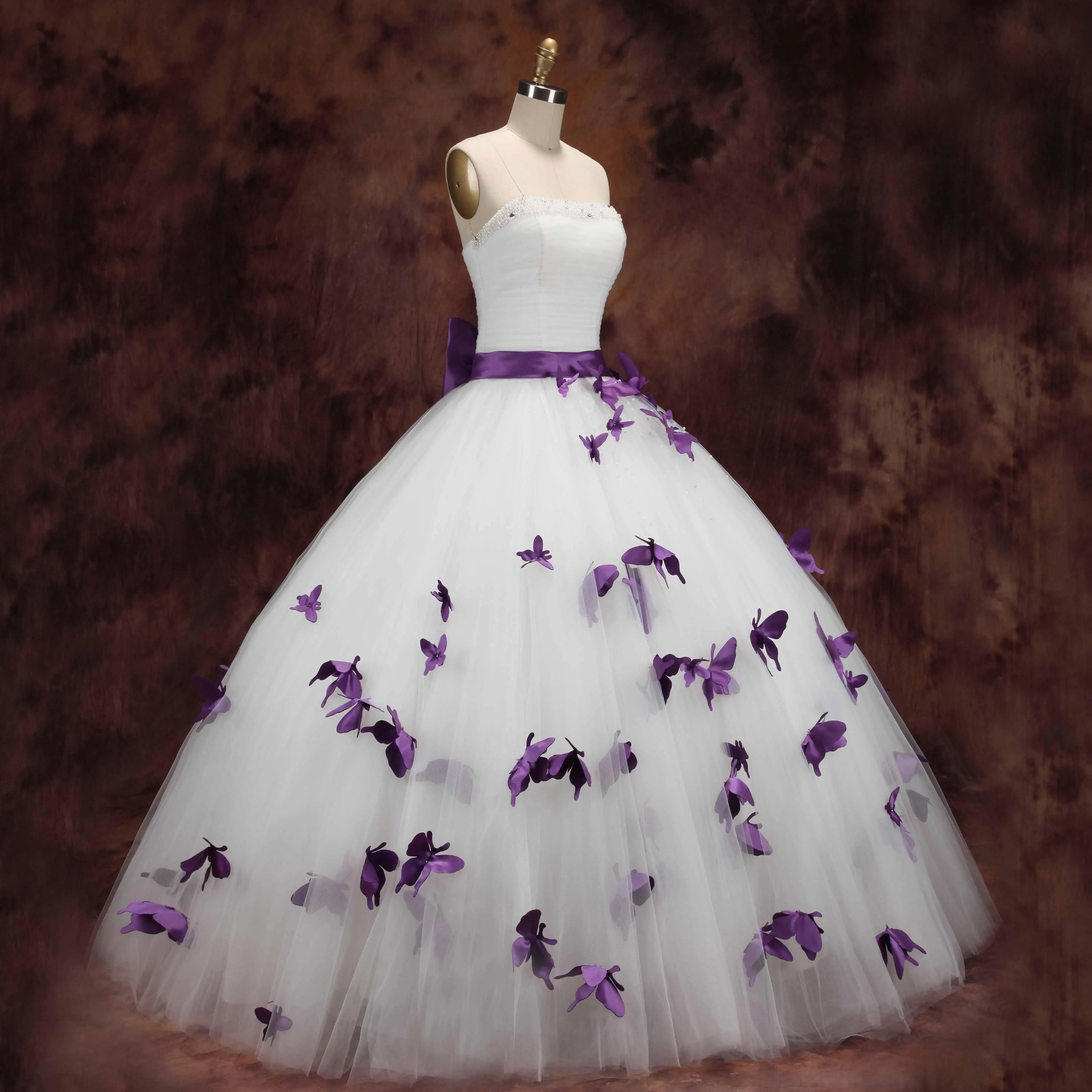 Белое фиолетовое платье. Ball Gown Свадебные платья. Свадебное платье Баттерфляй. Фиолетовое свадебное платье. Белое бальное платье.