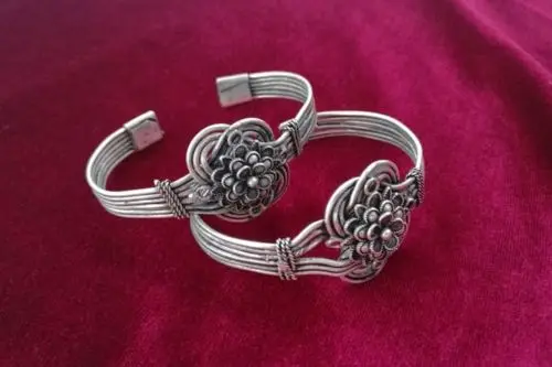 Традиционный серебряный браслет Miao ручной работы из серебра и шелка