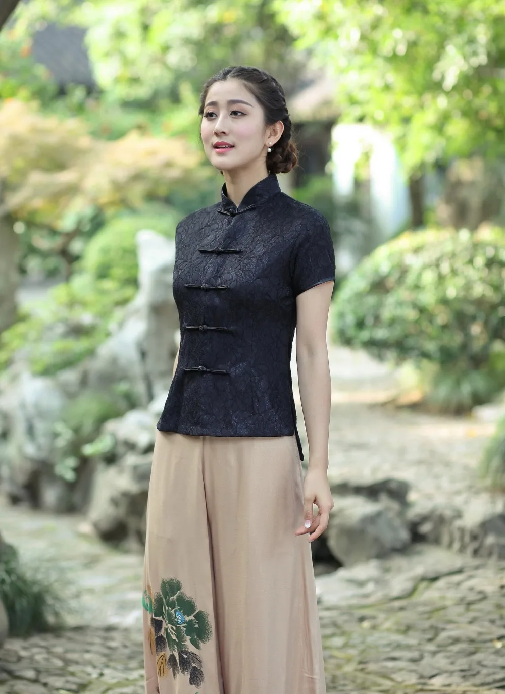 

Chinese Traditional Costume Women's Lace Short-sleeve Shirt Size: M to 3XL