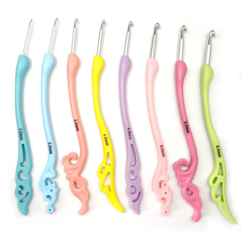 

8pcs/lot Sweater Crochet Hook Soft Handle Knitting Needles Set Weaving Loom Tools Retro Fancy Crochet Needle Kit Arts Craft