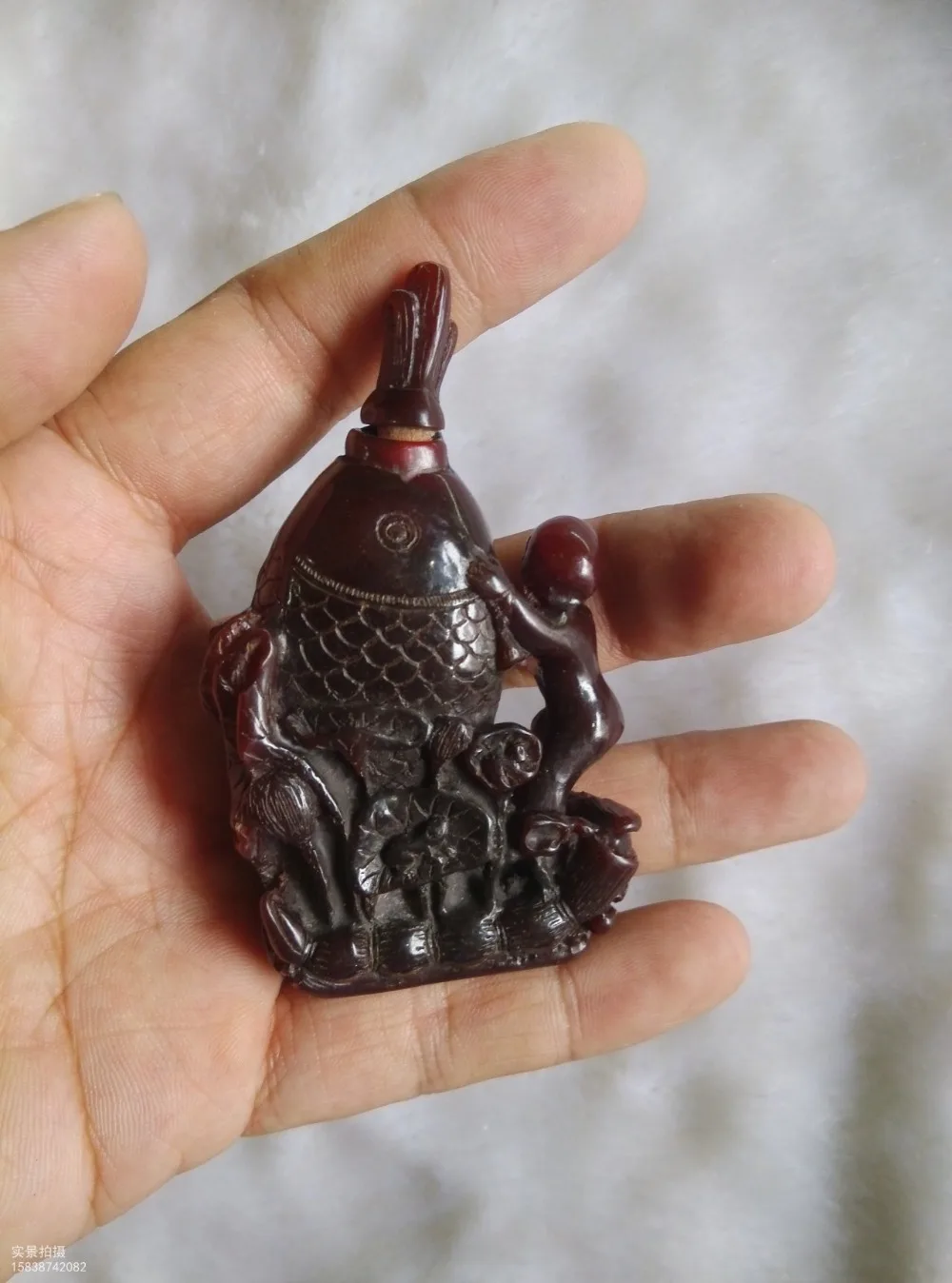 

Collection old rhinoceros horn bone snuff bottle, Children catch fish, best adornment & collection, free shipping