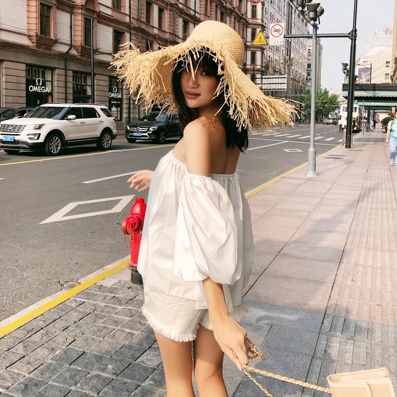 Getвесенняя женская рубашка с буфами на рукавах вырезом лодочкой и открытыми