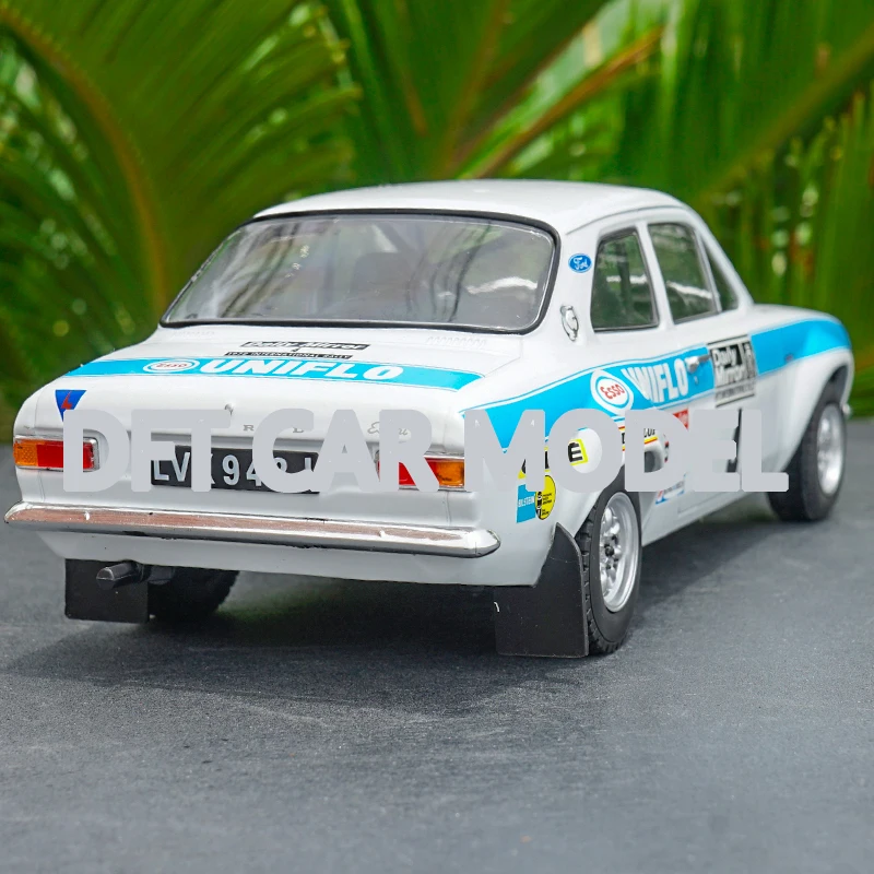 1:18 Масштаб игрушечный автомобиль из сплава Triple9 эскорт MK1 дорожный автомобиль модель детских игрушечных машин оригинальные авторизованные подлинные детские игрушки