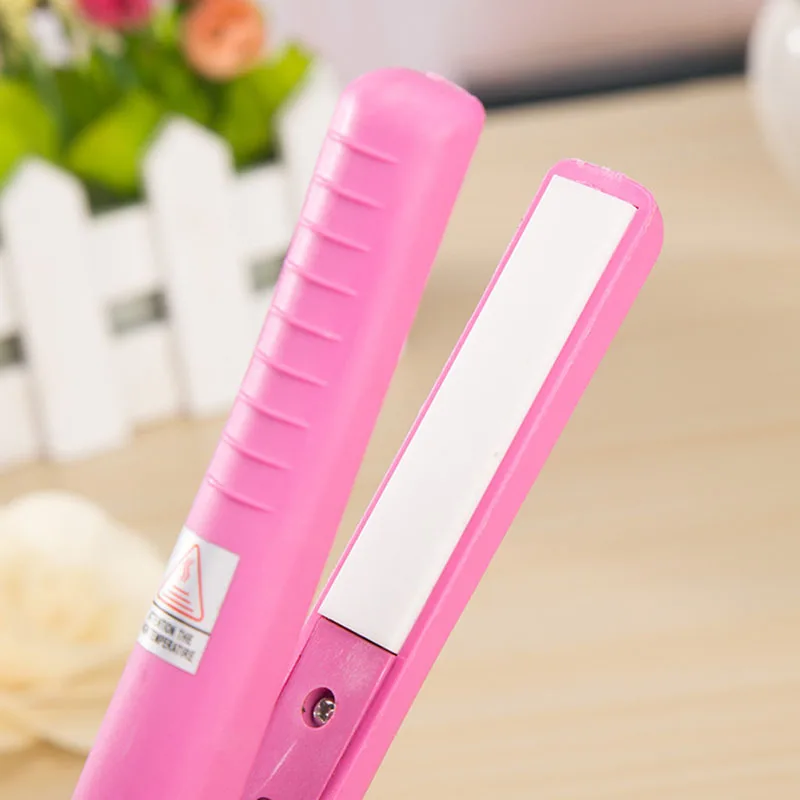 

Electric Hair Comb Curling Mini Ceramic Hot Straightening Small Electric Plywood Straight Iron Clip KG66