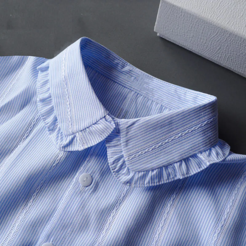 Женская блуза со съемным воротником-стойкой с оборками |