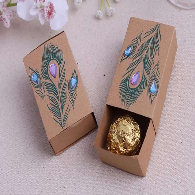 

Новые европейские коробки для конфет с павлиньими перьями и кристаллами с блестками Дизайн ящика Свадебные сувениры из крафт-бумаги подарочные коробки товары для вечерние