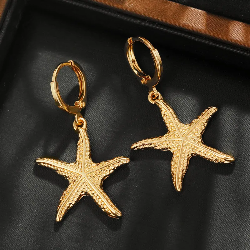 

Ocean Style Summer Beach Seashell Hoop Earrings Big Statement Circle Earrings for Women Vintage Gold Conch Starfish Jewelry