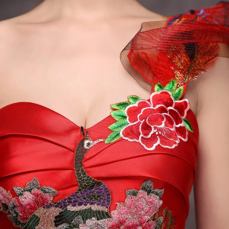 

Chinese Style Sexy Women One Shoulder Cheongsam Traditional Embroidery Peacock Qipao Asian Bride Wedding Party Dress Gown