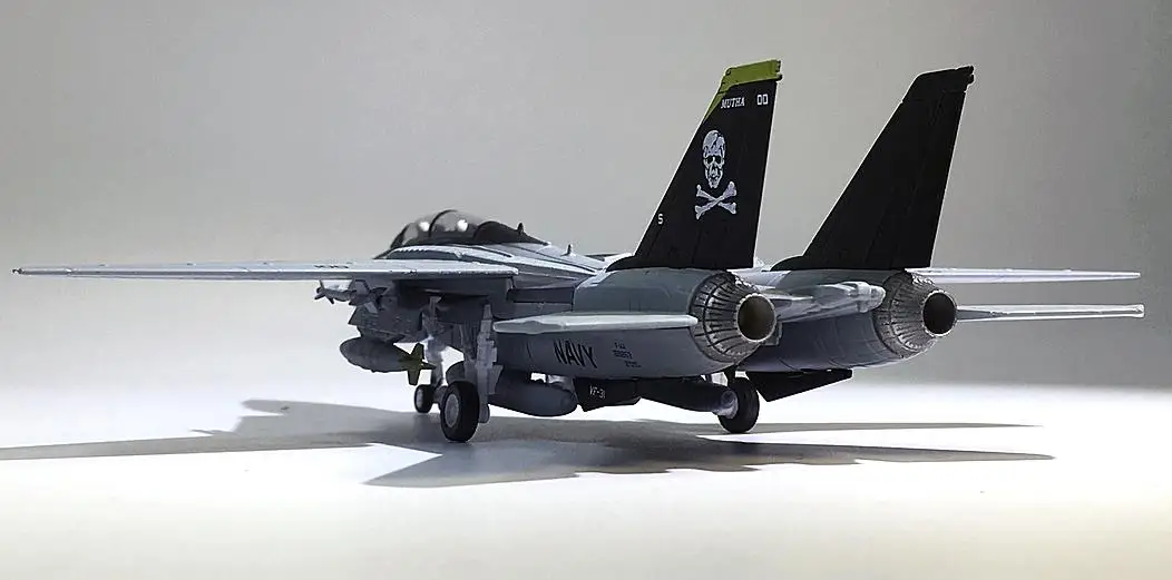 F-14 JOLLY ROGERS 1/100 литой самолет модель самолета