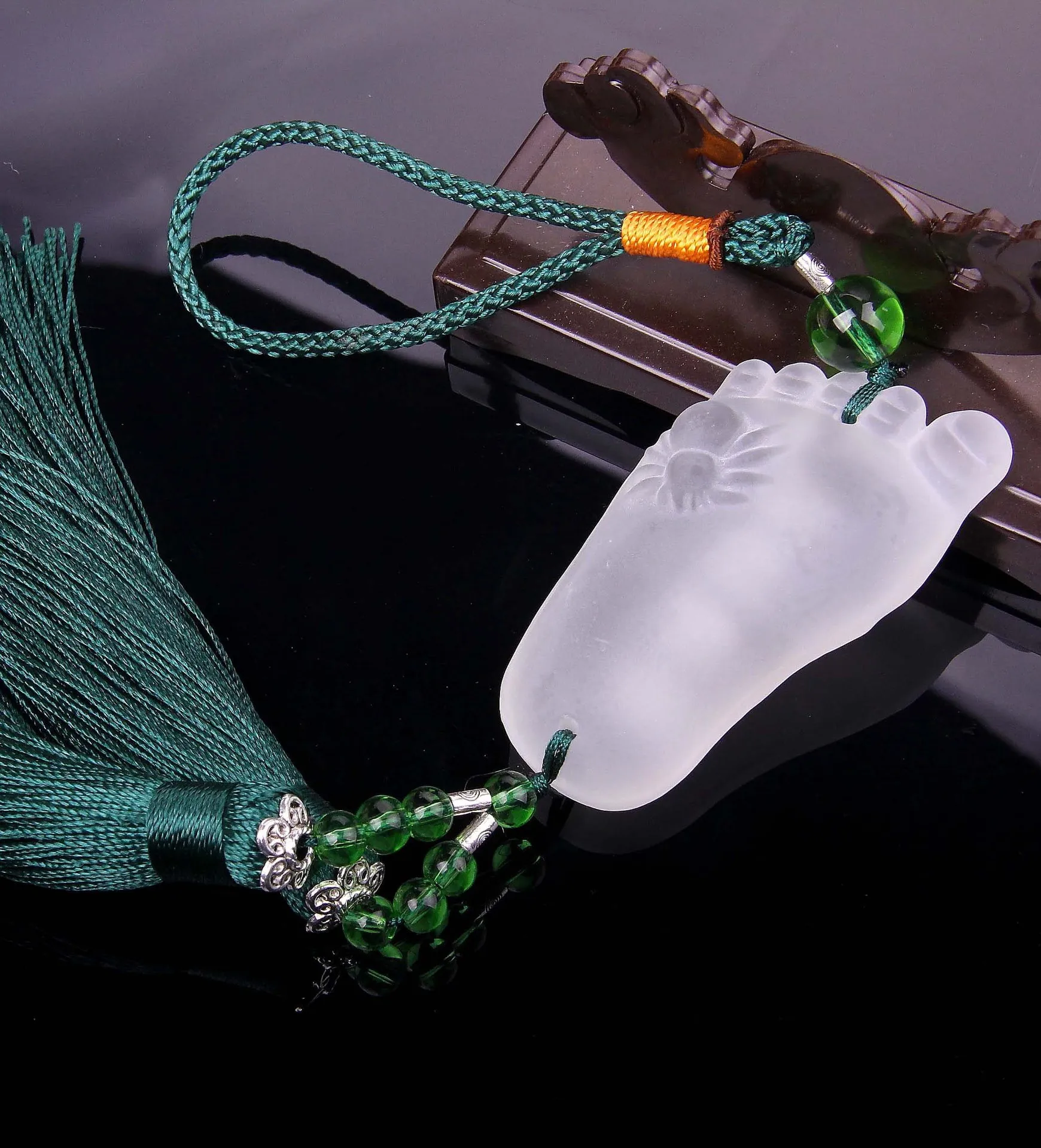 

Creative Glazed Hanging Pendant Foot Shape Crystal Ornaments Interior Car Accessories Home Wall Decoration Crafts Fengshui Gifts