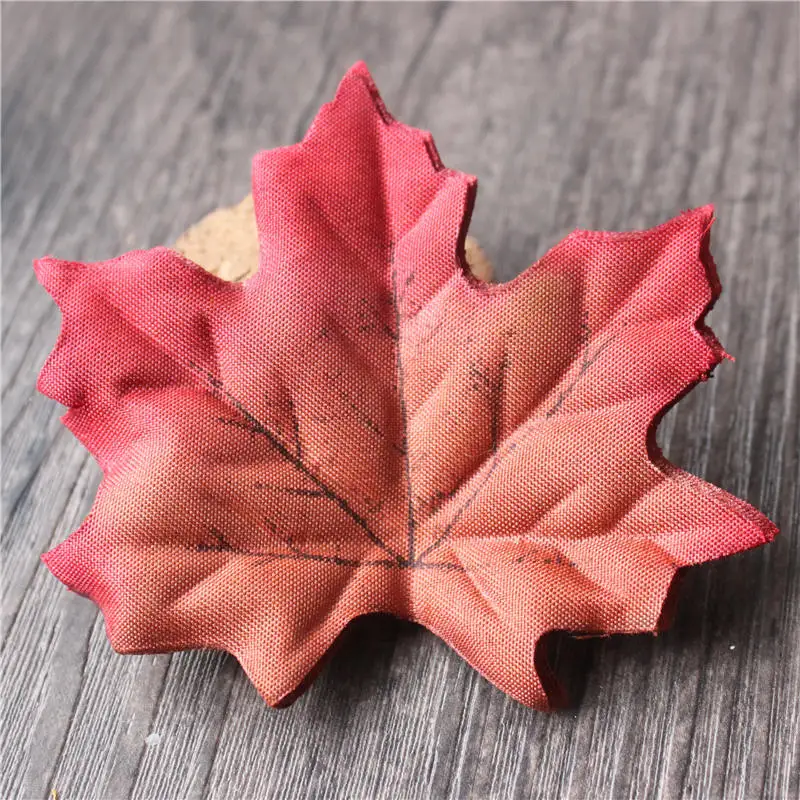 red brown 50 шт. ширина 8,5 см искусственные шелковые кленовые листья для дома, свадебные украшения, разноцветные осенние яркие искусственные листья цветов - Цвет: red brown