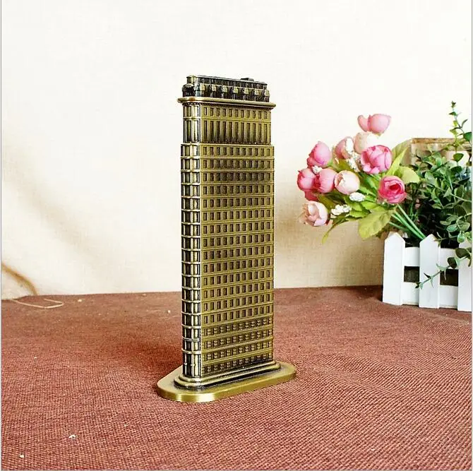 

Famous Landmark Metal Model New York Flatiron Building Architecture Decoration Metal Crafts Fuller Building Model Gift for frien