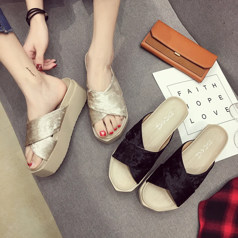 2018 Летняя женская обувь Банные Тапочки на платформе пляжные вьетнамки танкетке