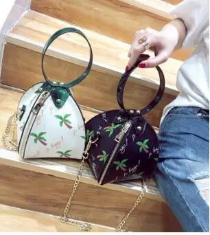 2017 Весна и лето новые заклепки треугольные пельменей Наплечная Сумка с