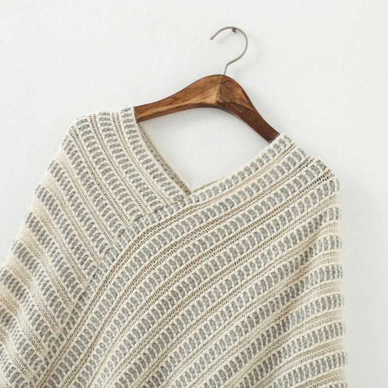 Женское Трикотажное пончо с V-образным вырезом и кисточками | Женская одежда