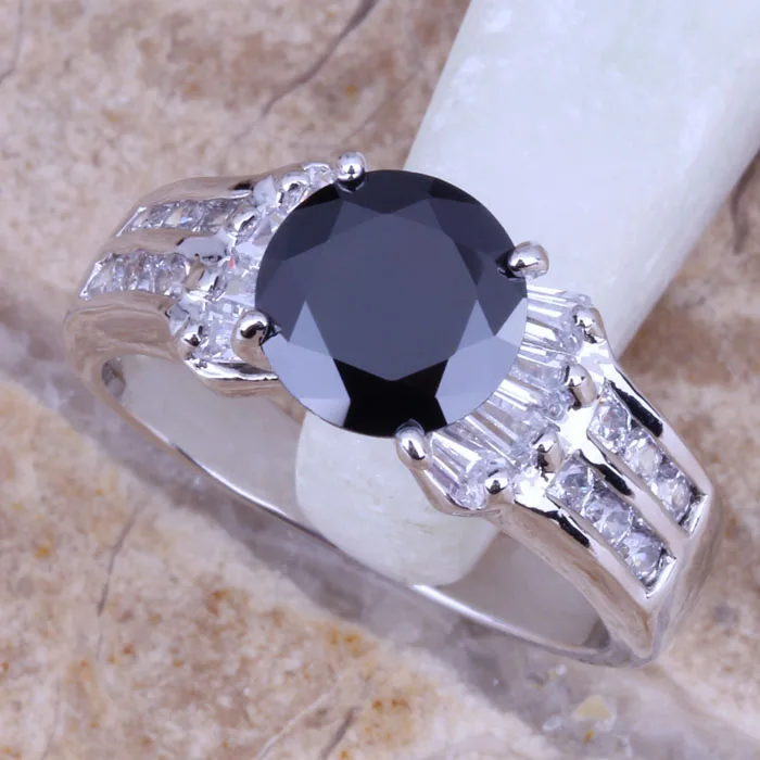 Очаровательное модное кольцо с черным кубическим цирконием и белым серебряным