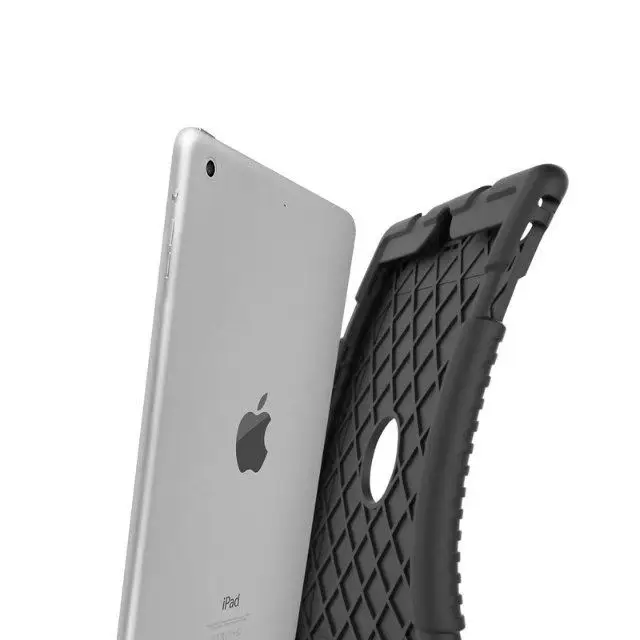 Противоударный мягкий резиновый силиконовый чехол накладка для нового iPad 9 7 2017