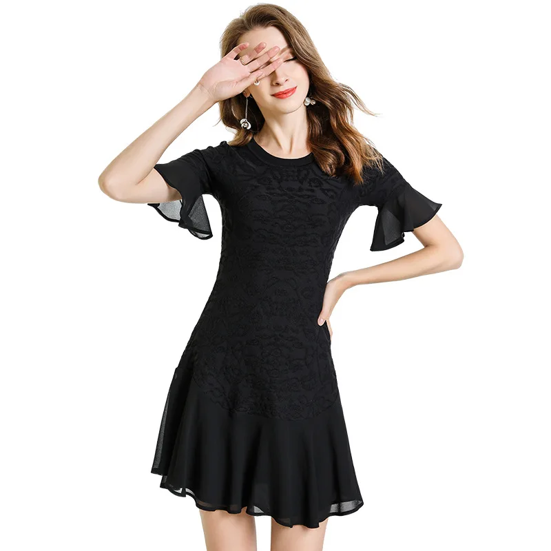 Женское трикотажное платье-свитер с расклешенными рукавами винтажное