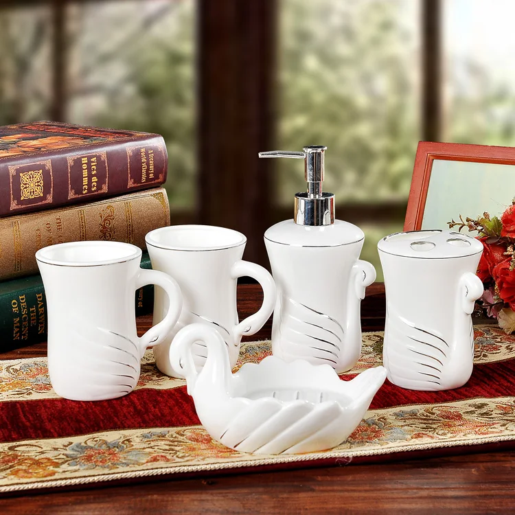 Модные керамические 5 штук набор ванной комнаты фарфоровой душа ванных