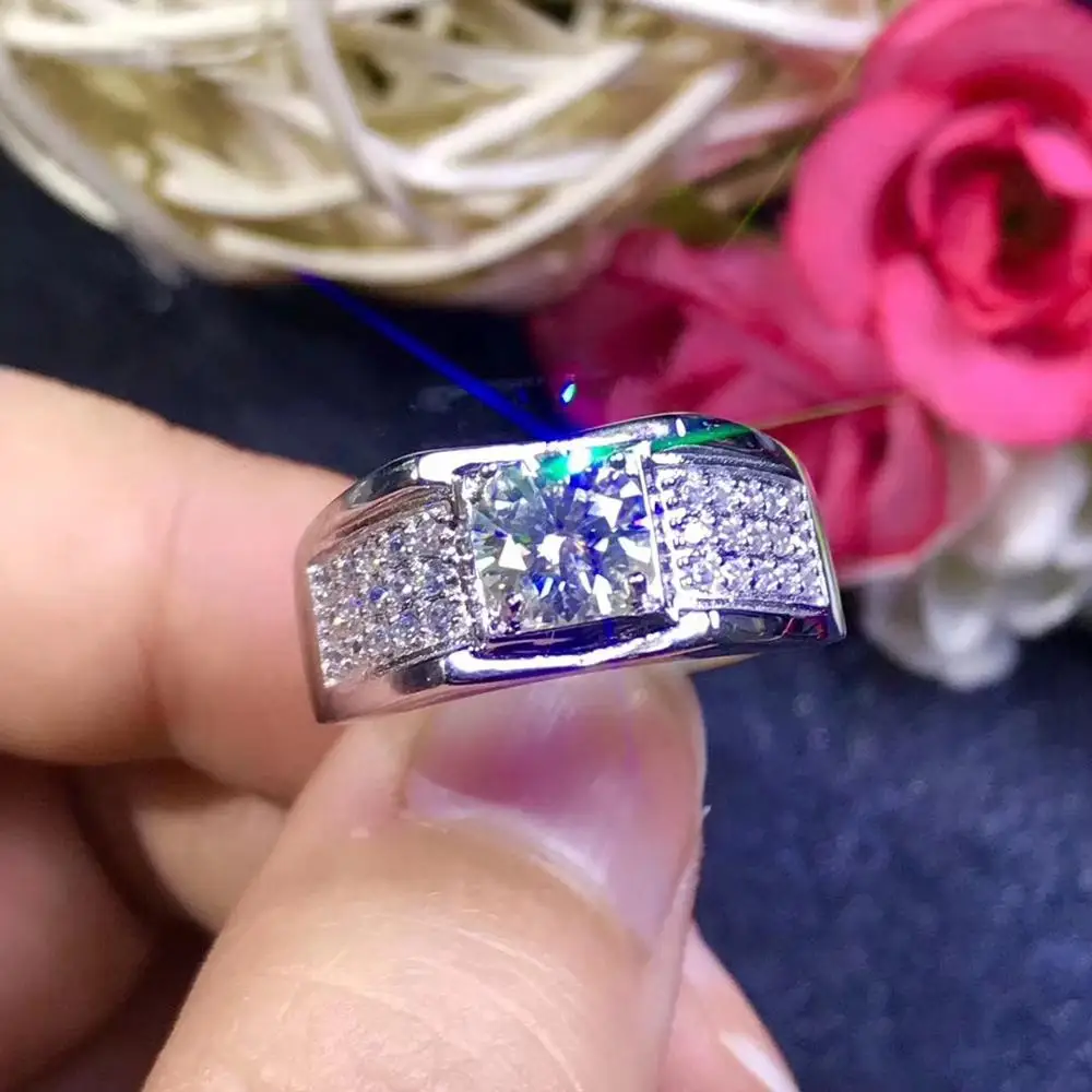 Мужские кольца Moissanite, в настоящее время самые популярные драгоценные камни, имеют высокую твердость, сравнимую с бриллиантами. 925 серебро