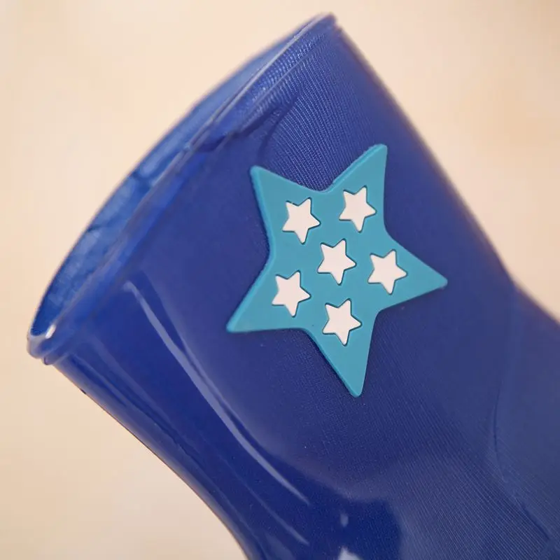 Новинка Милые детские зимние теплые непромокаемые сапоги с героями мультфильмов