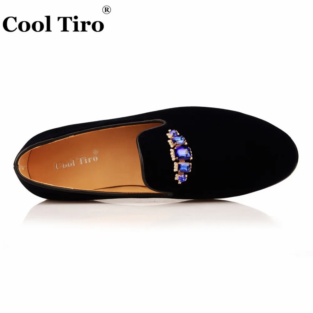 Крутая Тиро брошь с синим кристаллом мужские тапочки темно синие бархатные